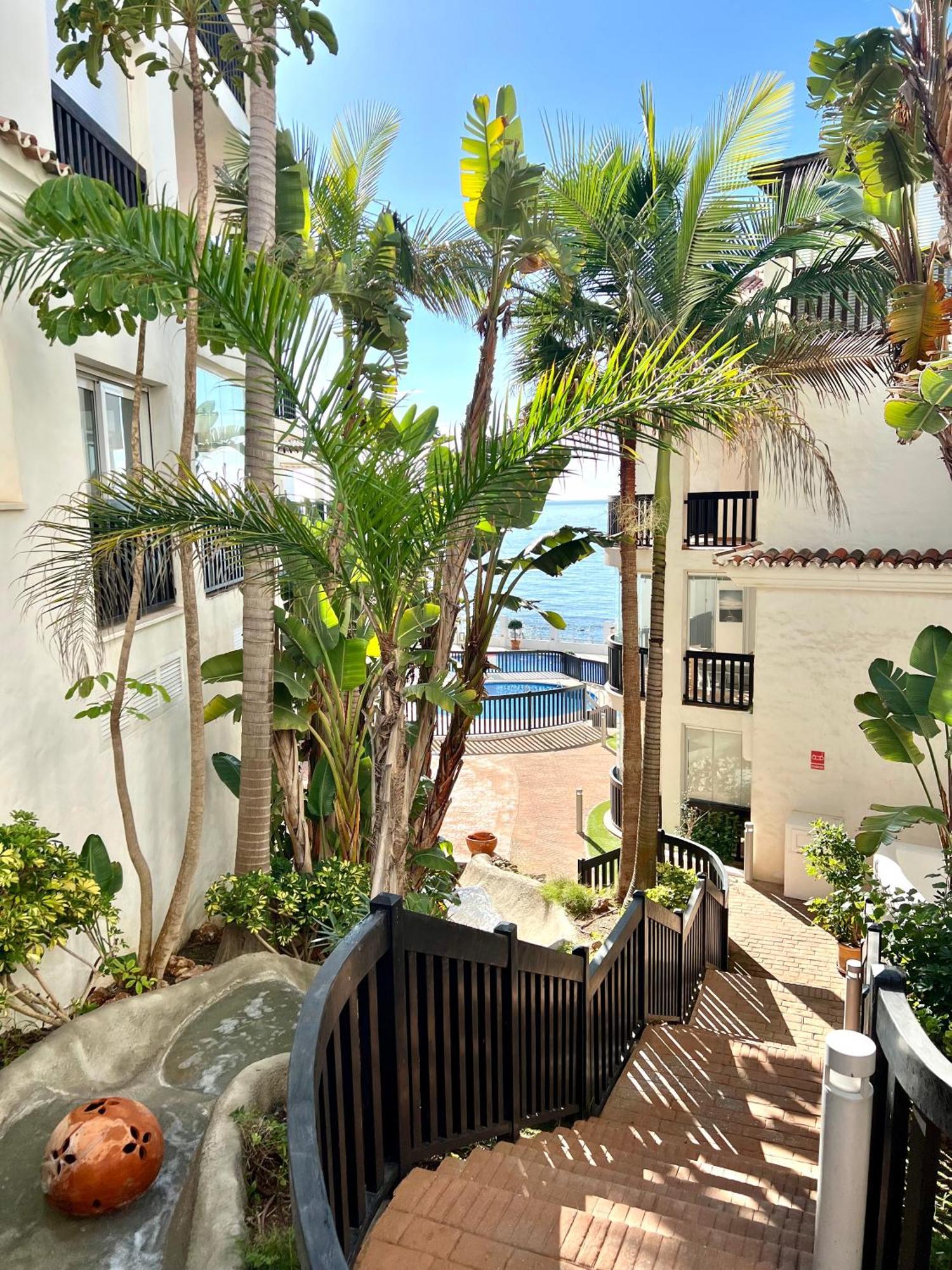 Beachfront Penthouse Apartment With Large Terrace And Breathtaking Sea Views Close To Marbella Spain Sitio de Calahonda Exterior foto