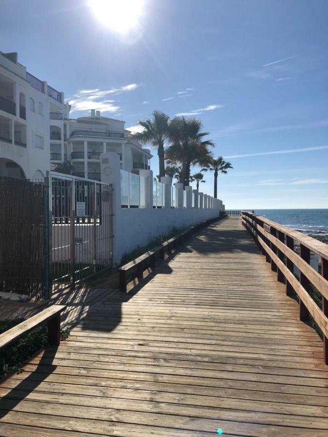 Beachfront Penthouse Apartment With Large Terrace And Breathtaking Sea Views Close To Marbella Spain Sitio de Calahonda Exterior foto